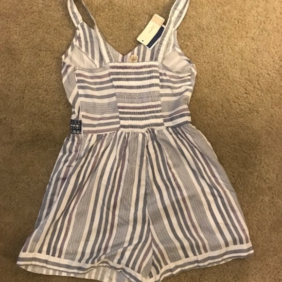 Cut out front Romper - Picture 3 of 3